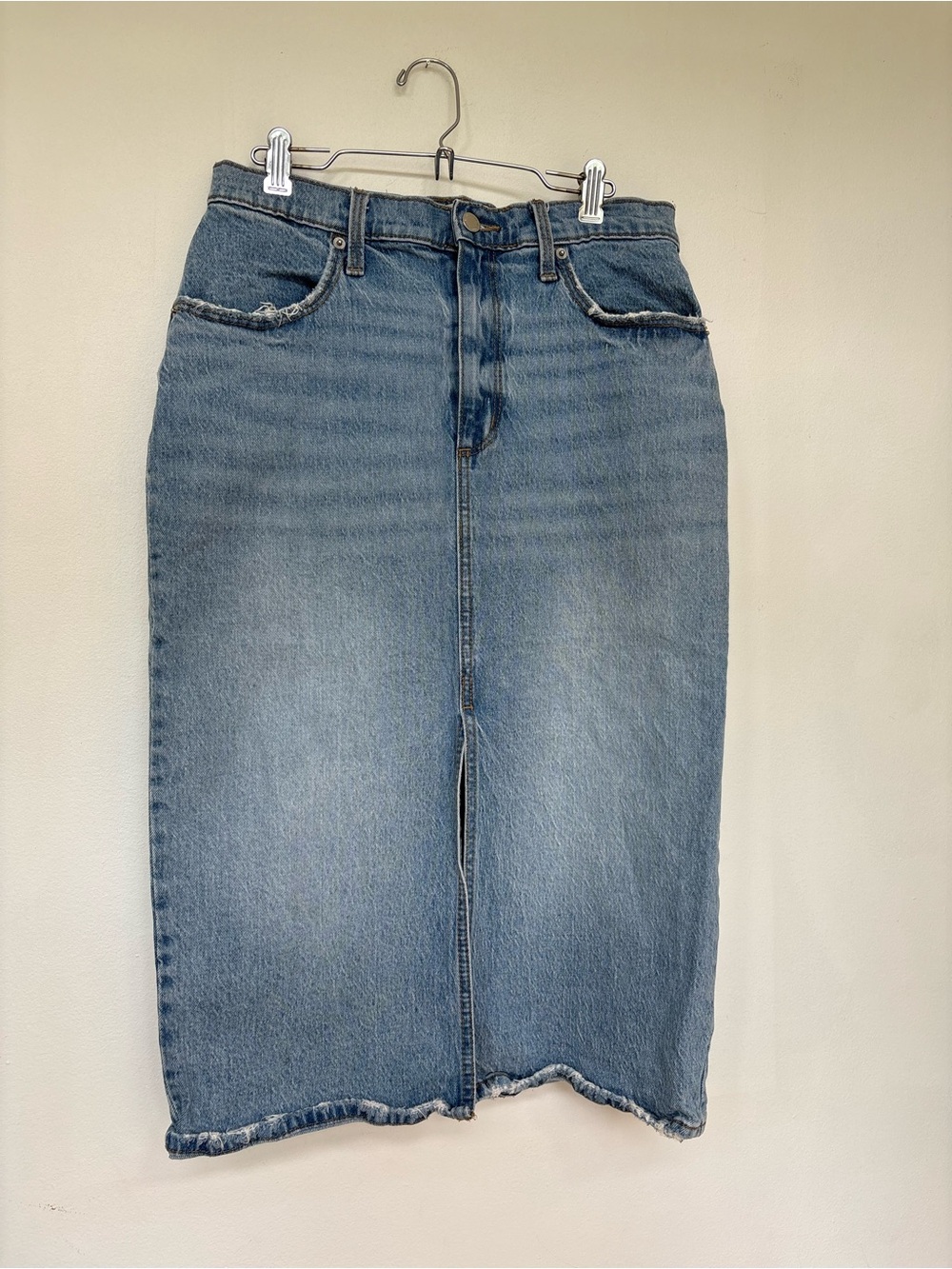 Universal Thread Light Blue Denim Jeans - Classic Mid Wash